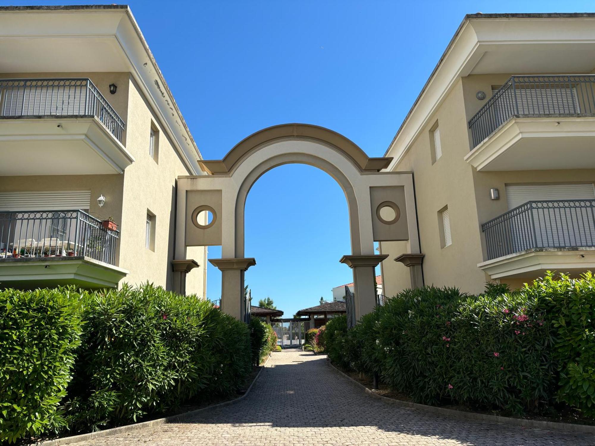 Beachside Apartment With Pool & Garden In Juan Les Pins Antibes Esterno foto