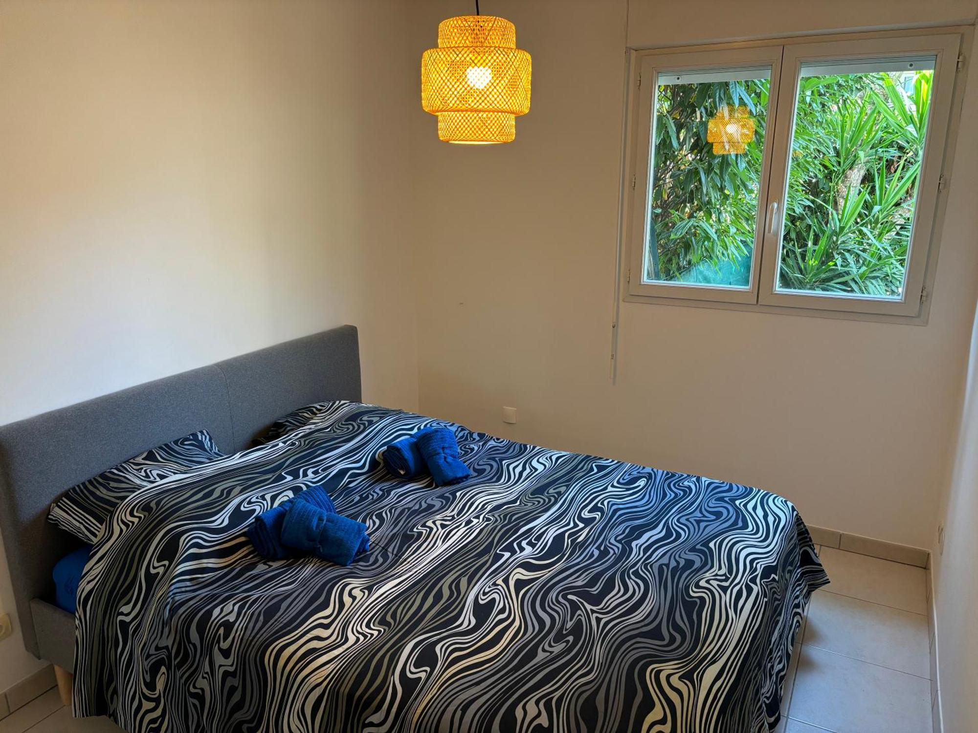 Beachside Apartment With Pool & Garden In Juan Les Pins Antibes Esterno foto