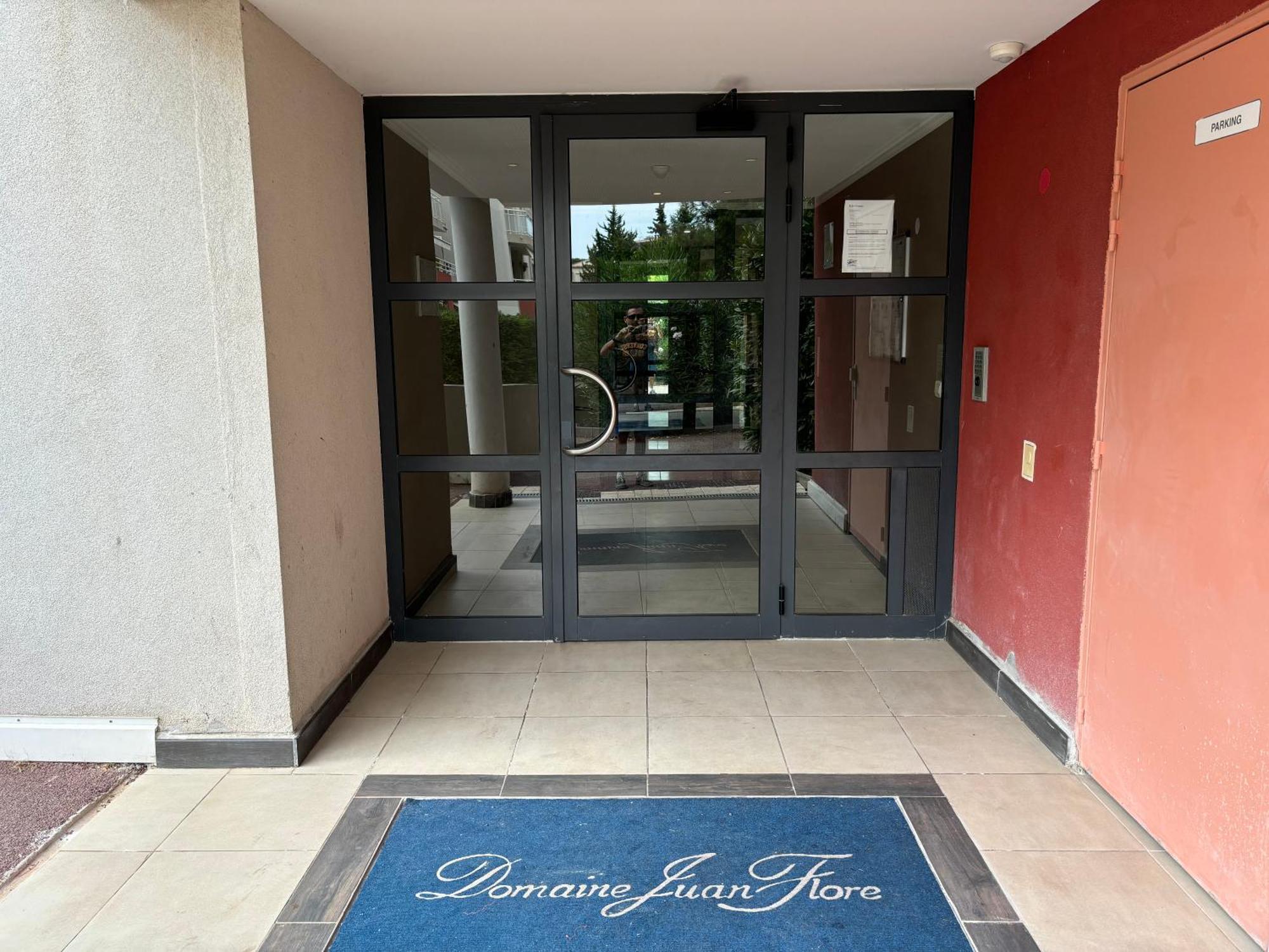 Beachside Apartment With Pool & Garden In Juan Les Pins Antibes Esterno foto