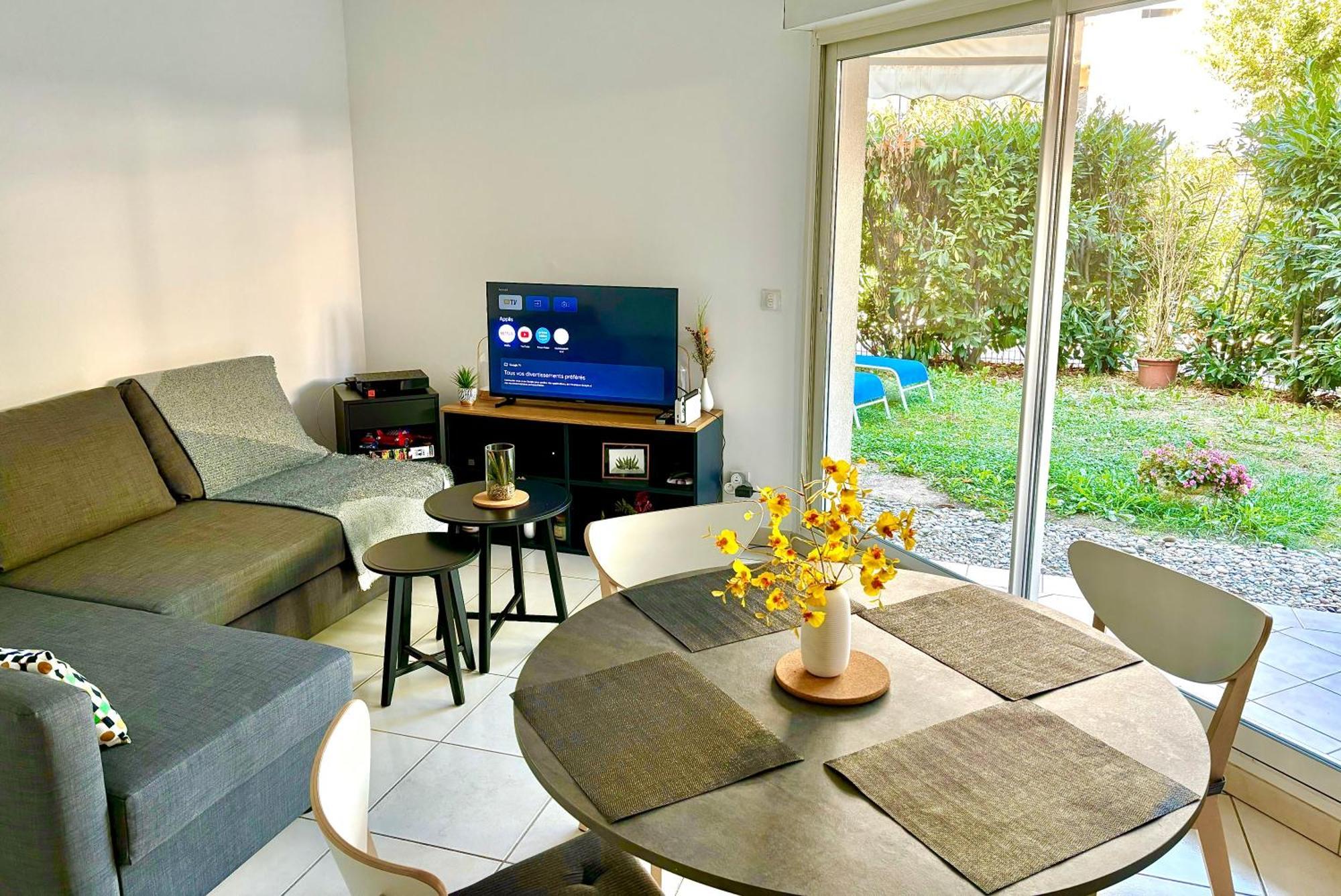 Beachside Apartment With Pool & Garden In Juan Les Pins Antibes Esterno foto